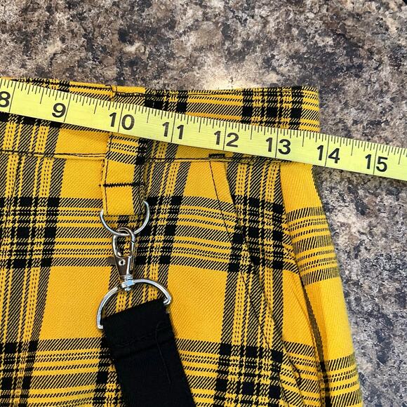 Hot Topic Yellow Black Plaid Cargo Suspender Bermuda Shorts Size Small - Picture 6 of 7